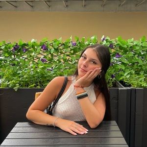 Meet your Posher, Andrea